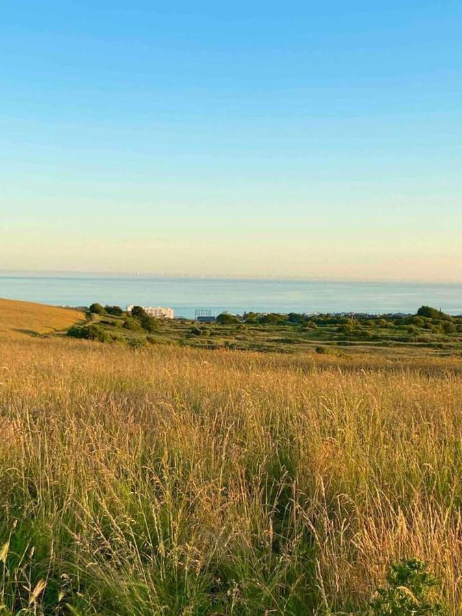 2 Bed Retreat With Amazing Sea Views In Holiday home *