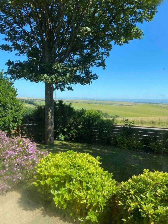 2 Bed Retreat With Amazing Sea Views In *